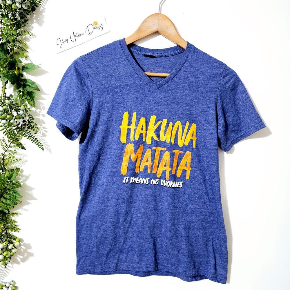 Disney Hakuna Matata Graphic V-Neck T-Shirt Blue Heathered XS Lion King Movie